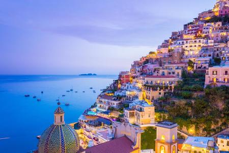 Positano gilt als die Perle der Amalfiküste. Das Fischerdorf ist an einem Hang gebaut. Wer hier Urlaub macht, braucht viel K...