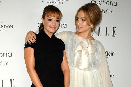 Leah Remini und Jennifer Lopez (r.) sind beste Freundinnen. Deshalb ist Remini auch die Patentante von Lopez' Kindern Max un...