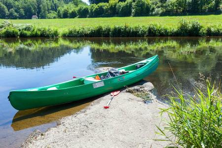 Einen schönen Naturcampingplatz mit Badeweiher gibt es in Viechtach, Bayern. Dieser liegt am Fluss Schwarzer Regen und ist d...