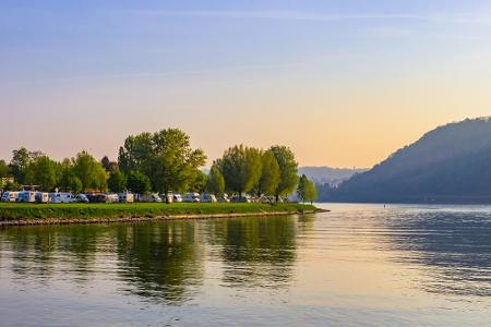 Inselfeeling kommt an der Mosel auf. Auf der Insel Sonnenwerth gibt es einen bezaubernden Campingplatz. Hier ist man wirklic...