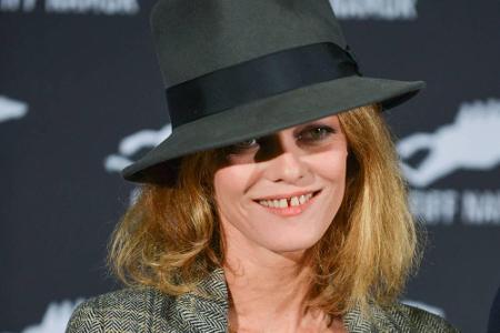 Ihre große Zahnlücke würde sich die Französin Vanessa Paradis (44) nie entfernen lassen, wie sie gegenüber 