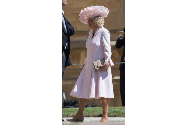 ...können sich die jungen Royals auch an Herzogin Camilla nehmen. Zwar liegt uns kein Preis für das Robinson-Valentine-Kleid...