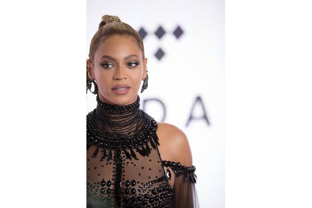 ...Beyoncé holen, denn die ging 2009 einen noch drastischeren Weg, als sie sich auf ihre Rolle im Film 'DreamGirls' vorberei...