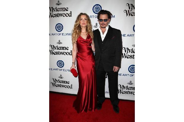 Der Scheidungskrieg zwischen Johnny Depp und Amber Heard tobt seit Jahren — zwar sind beide schon geschieden, doch sie bewer...