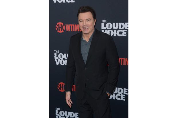 ...Seth MacFarlane. Der 'Family Guy'-Erfinder spielt nämlich Brian Lewis, die rechte Hand von Roger Ailes und somit einen äu...