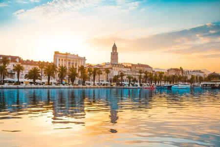 In Kroatien gibt es einige Städte am Wasser, die sich sehen lassen können. Split ist eine von ihnen. Hier wurde ab der viert...