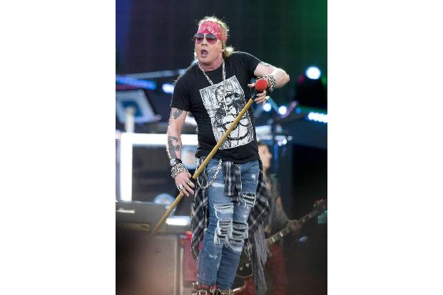 Guns N’ Roses scheffeln regelmäßig Millionen, dennoch haben sie staatliche Hilfen beantragt. Der Grund: Eigentlich stand ein... Guns N’ Roses scheffeln regelmäßig Millionen, dennoch haben sie staatliche Hilfen beantragt. Der Grund: Eigentlich stand ein...