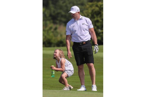 Mike Tindall ist Zaras Ehemann — als solcher ist der ehemalige Rugby-Profi selbst kein Royal und auch eigentlich nicht dazu ...