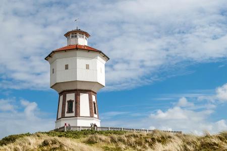 Der Wasserturm von Langeoog ist das Highlight der Nordseeinsel. Doch auch der 14 Kilometer lange Sandstrand ist nicht zu ver...