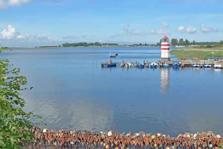 Ein echter Geheimtipp ist die Ostseeinsel Ummanz! Über eine 250 Meter lange Brücke, kann man die kleine Insel von Rügen aus ...