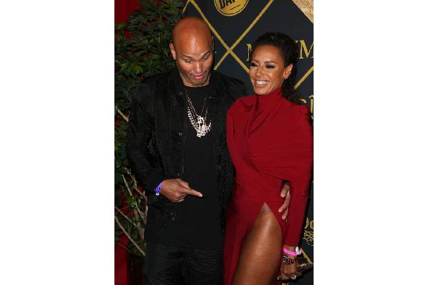 Die zehnjährige Ehe von Spice Girl Mel B und Stephen Belafonte war von Gewalt geprägt. Er soll seine Frau gewürgt und geschl...