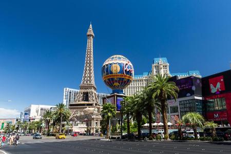 Auch Paris hat es nach Las Vegas verschlagen. Neben einer etwas kleineren Ausgabe des Eiffelturms steht eine Miniatur des Tr...