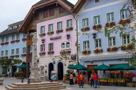 Die Chinesen haben es mit ihrem Nachbau des österreichischen Orts Hallstatt auf die Spitze getrieben. In der Provinz Guangdo...