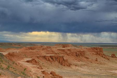 In die Mongolei und China entfaltet die Wüste Gobi ihre Schönheit. Sie zählt zu den Orten mit den größten Temperaturuntersch...