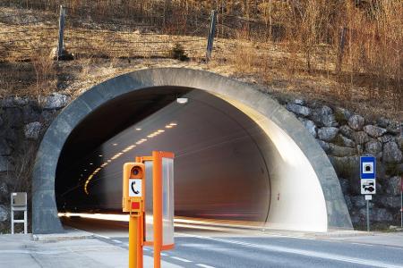 Notfalltelefone konnte der ADAC in fast 20 Prozent der getesteten Verkehrstunnel nicht finden. In zwei weiteren lagen diese ...