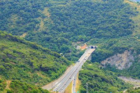 Die italienischen Tunnel rasselten allesamt durch. Lediglich der Allocco-Tunnel erfüllte die EU-Anforderungen teilweise. In ...