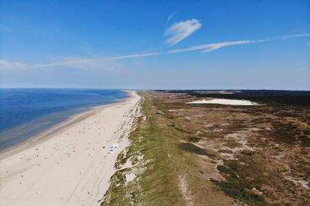 Auch der Strand in Bergen aan Zee kann sich sehen lassen. Hier kommen vor allem Wassersportler auf ihre Kosten. Von Surfen b...