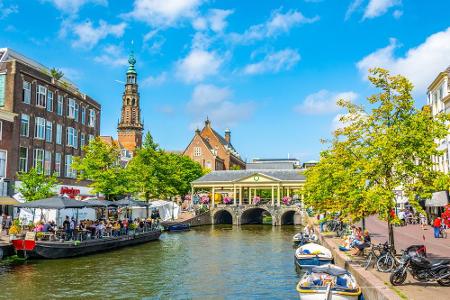 Die Geburtsstadt des berühmten Malers Rembrandt ist ebenfalls eine Reise wert. In Leiden gibt es ähnlich wie in Amsterdam Ka...