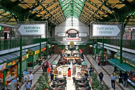 Ebenfalls ein Highlight ist die Markthalle. An den mehr als 100 Ständen finden Reisende sowohl Souvenirs als auch verschiede...