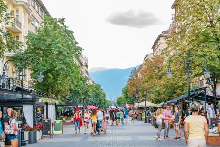 Wer nach einem anstrengenden Sightseeing-Trip die Füße hochlegen will, sollte auf dem Vitosha Boulevard in einem Café entspa...