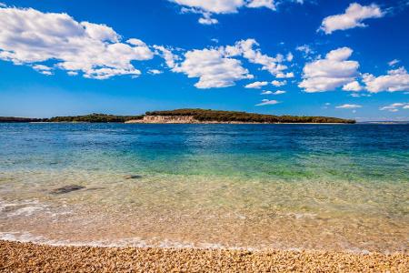 Brijuni - oder vielmehr der Nationalpark Brijuni-Inseln - liegt vor der Küste in der kroatischen Adria und war einst die Som... Brijuni - oder vielmehr der Nationalpark Brijuni-Inseln - liegt vor der Küste in der kroatischen Adria und war einst die Som...