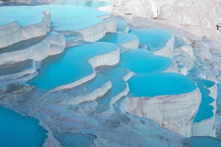 Wer im Corona-Sommer zumindest in Gedanken in die Ferne schweifen möchte, der darf von diesen atemberaubenden Natur-Pools tr...