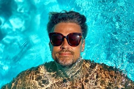 Schauspieler Wayne Carpendale sendet seinen Instagram-Followern mit diesem Selfie nasse Urlaubsgrüße aus Ibiza. 