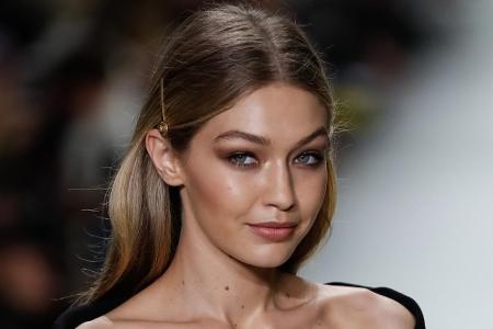 Gigi Hadid heißt eigentlich Jelena Noura Hadid. Gigi war ursprünglich ihr Spitzname. Auch ihre Mutter Yolanda Hadid wurde fr...
