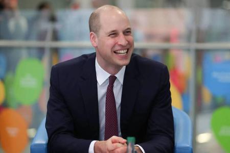 Und so präsentierte er am 18.1.2018, beim Besuch eines Kinderkrankenhauses in London, erstmals seine neue Frisur. Ganz billi...