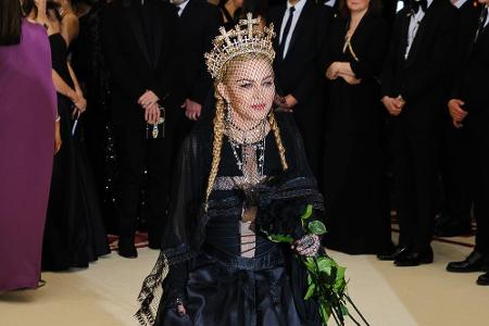 Madonna kam als, nun ja, schwarze Madonna - wenig überraschend und doch ungewöhnlich. Die Queen of Pop ist bekannt für ihren...