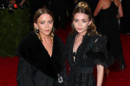 Bei der MET Gala 2015 wird der Unterschied noch deutlicher: Mary-Kates Gesicht wirkt fast wie versteinert.