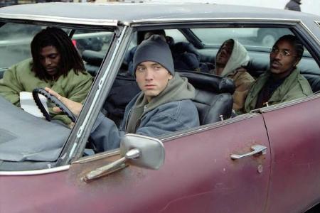 ...Erfolg schmälerten die Skandale nicht. 2002 gab er in '8 Mile' sein Schauspieldebüt, Kritiker lobten seine Performance in...