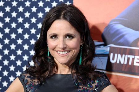 Im September 2017 machte Julia Louis-Dreyfus ihre Brustkrebserkrankung öffentlich. Mittlerweile ist ihre Behandlung abgeschl...