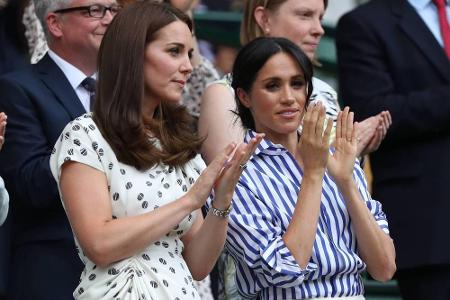 Ein weiteres Highlight: Die beiden Herzoginnen Kate und Meghan zeigten sich ohne ihre Ehemänner beim Tennisturnier in Wimble...