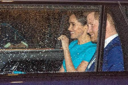 An der Themse regnete es, als Harry und Meghan am Mansion House in der Londoner Innenstadt vorfuhren.