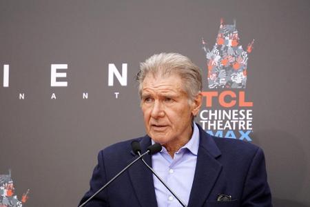 Harrison Ford ist auch im echten Leben ein Held. 2001 fand er einen vermissten Pfadfinder. Ein Jahr zuvor half er einer Mutt...