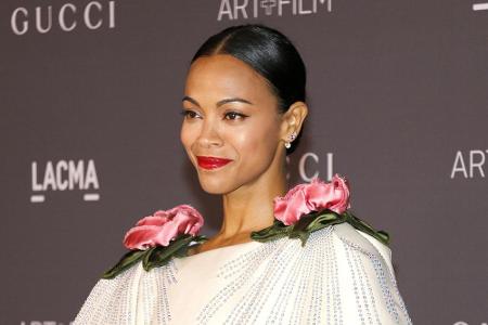 2012 leistete Zoe Saldana einer älteren Frau Erste Hilfe, die bei einem Unfall verletzt worden war. Die Schauspielerin war n...