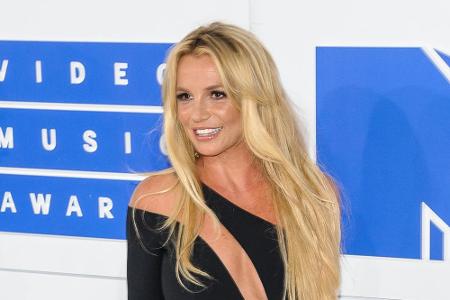 Auch wenn Britney Spears heute perfekte Bühnenperformances hinlegt, so war die Sängerin zu Schulzeiten wohl alles andere als...