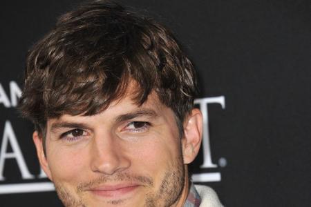 Bei Ashton Kutcher (42) geht es nicht ganz so lustig zu: Der Schauspieler hat eine Verwachsung der Zehen, eine sogenannte Sy...