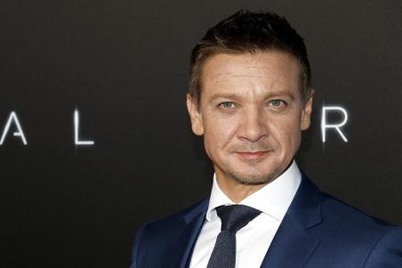 Schauspieler Jeremy Renner (49) war früher als Maskenbildner tätig. Weil er in diesem Job nicht acht Stunden am Stück arbeit...