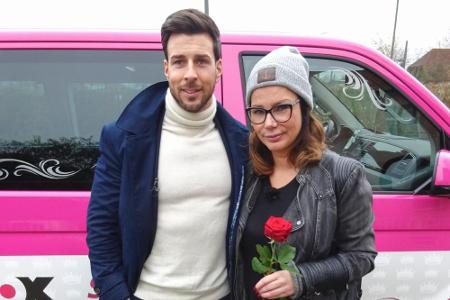 Leonard Freier, Bachelor aus dem Jahr 2016, begleitet Kandidatin Sina H. beim Shoppen.