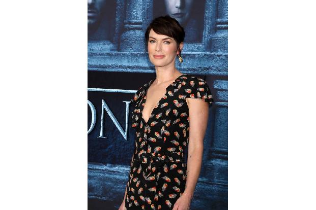 ...blonde Engelsmähne ist Vergangenheit, im wahren Leben war die sowieso nie vorhanden. Lena Headey hat privat mal so gar ni...