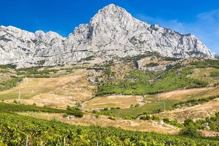 Dolinen, Mulden, Höhlen, Grotten und Eisgruben - der Naturpark Biokovo an der dalmatinischen Küste hat alle typischen Karstp...