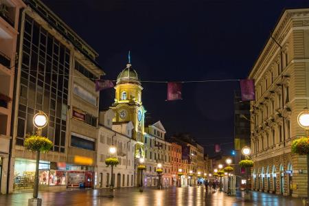 Der Stradun in Dubrovnik und die Kalelarga in Zadar sind über Kroatien hinaus bekannt, aber auch der Korzo in Rijeka hat es ...