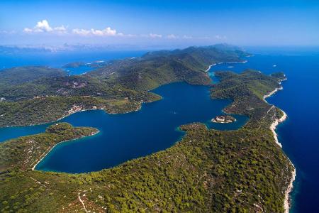 Der Westteil der Insel Mljet ist der Nationalpark Mljet. Der Waldanteil liegt bei über 90 Prozent. Somit ist die Insel eine ...