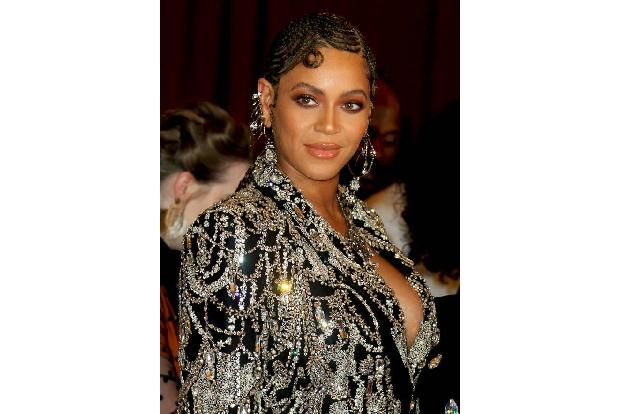 Beyoncé wäre natürlich auch königlich, wenn sie keine Verbindungen zum Königshaus hätte. Hat sie aber. Sie ist Großcousine 2...