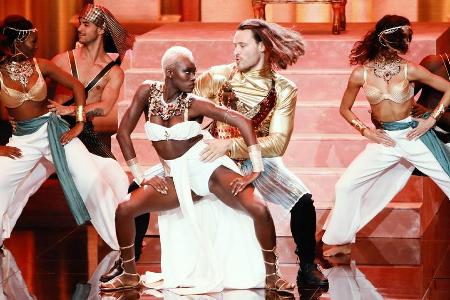 Aminata Sanogo nd Marc Eggers stellen Michael Jacksons Musikvideo nach