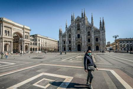 Auch in Mailand sind die Auswirkungen der Coronavirus-Krise zu spüren. Vor dem berühmten Mailänder Dom, dem Wahrzeichen der ...