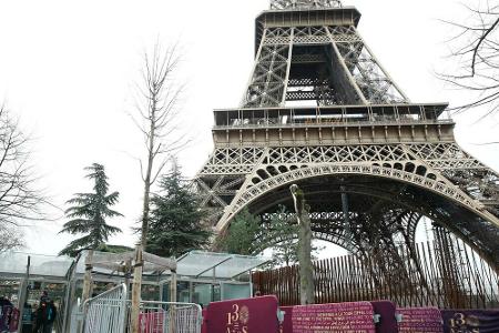 Der Eiffelturm ist für viele Touristen ein Muss bei ihrem Paris-Besuch. In Zeiten des Coronavirus sieht das anders aus. Groß...