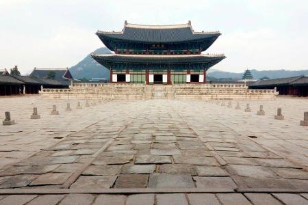 Südkorea zählt zu den Ländern mit den meisten Coronavirus-Infektionen. Kein Wunder also, dass der Gyeongbokgung Palast in Se...